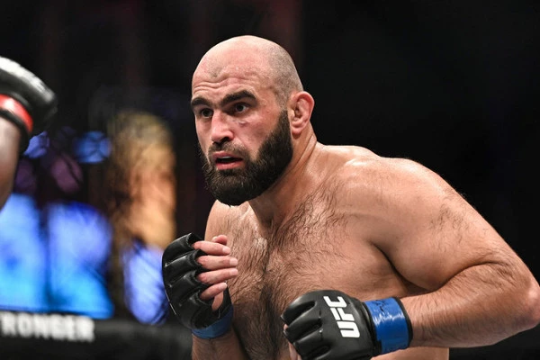 Абдурахимов снялся с турнира UFC